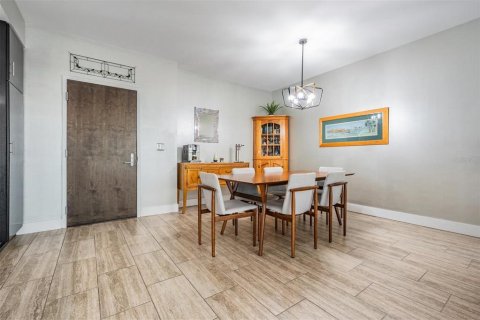 Condo in Saint Petersburg, Florida, 2 bedrooms  № 1677817 - photo 6