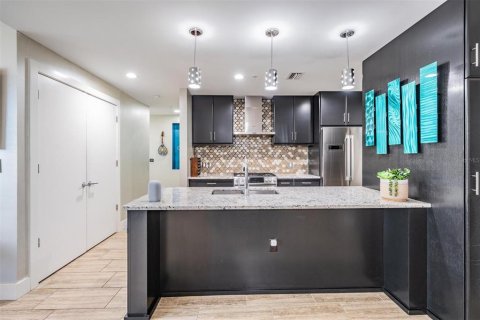 Condo in Saint Petersburg, Florida, 2 bedrooms  № 1677817 - photo 12