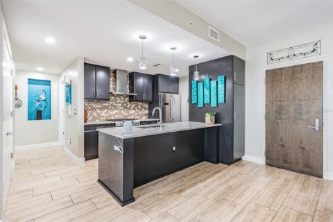 Condo in Saint Petersburg, Florida, 2 bedrooms  № 1677817 - photo 11