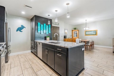 Condo in Saint Petersburg, Florida, 2 bedrooms  № 1677817 - photo 16