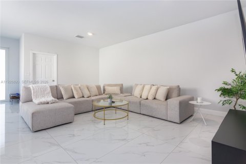 Commercial property in Miami, Florida 394.65 sq.m. № 2185491 - photo 3