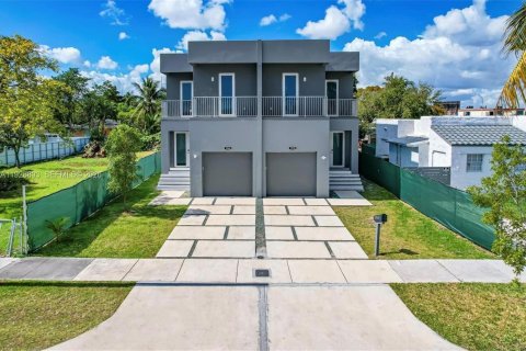 Commercial property in Miami, Florida 394.65 sq.m. № 2185491