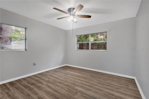 Villa ou maison à vendre à Tampa, Floride: 3 chambres, 121.33 m2 № 2410130 - photo 4