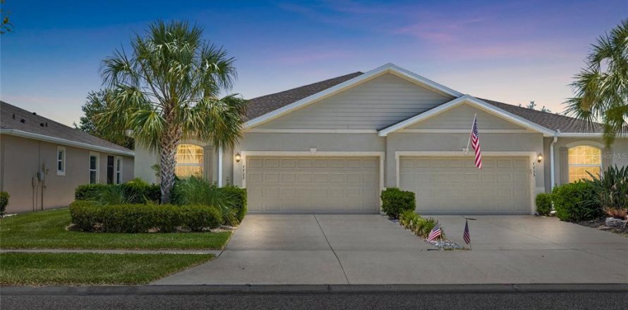 House in Wesley Chapel, Florida 3 bedrooms, 147.44 sq.m. № 2237853