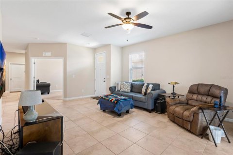 House in Wesley Chapel, Florida 3 bedrooms, 147.44 sq.m. № 2237853 - photo 9