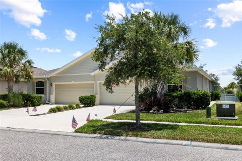 House in Wesley Chapel, Florida 3 bedrooms, 147.44 sq.m. № 2237853 - photo 5