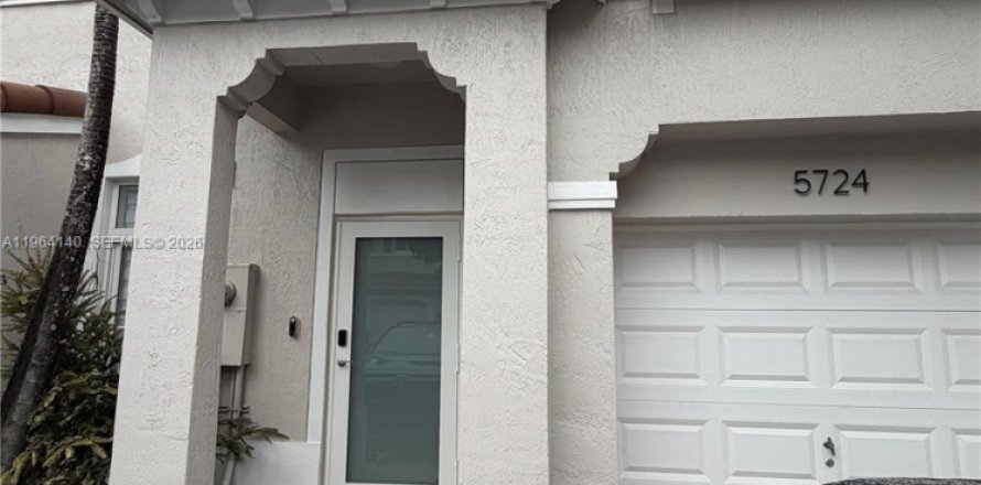 Таунхаус в Дорал, Флорида 4 спальни, 166.11м2 № 2026573