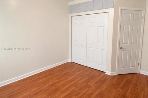 Снять в аренду таунхаус в Дорал, Флорида 4 спальни, 166.11м2, № 2026573 - фото 10