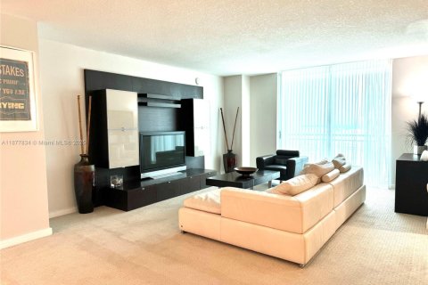 Кондоминиум с 2 спальнями в Майами, Флорида № 2014985
