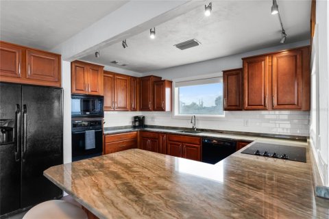 House in Port Orange, Florida 7 bedrooms, 510.96 sq.m. № 1089143 - photo 13
