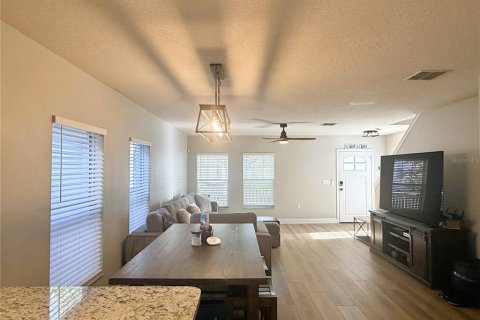 Villa ou maison à louer à Tampa, Floride: 3 chambres, 139.17 m2 № 2110064 - photo 5