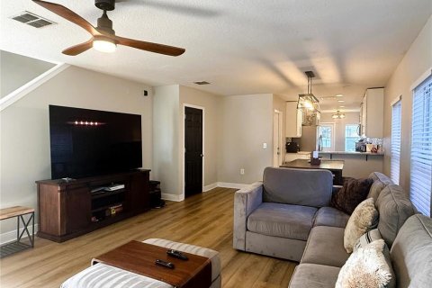 Villa ou maison à louer à Tampa, Floride: 3 chambres, 139.17 m2 № 2110064 - photo 6