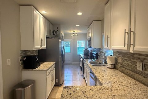 Villa ou maison à louer à Tampa, Floride: 3 chambres, 139.17 m2 № 2110064 - photo 13