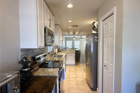 Villa ou maison à louer à Tampa, Floride: 3 chambres, 139.17 m2 № 2110064 - photo 11