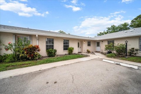 Condo in Lake Worth, Florida, 2 bedrooms  № 1818504 - photo 1