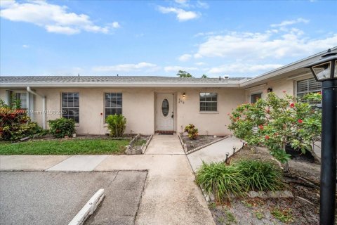Condo in Lake Worth, Florida, 2 bedrooms  № 1818504 - photo 2