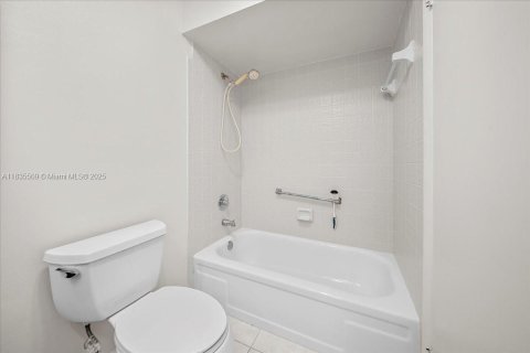 Condo in Lake Worth, Florida, 2 bedrooms  № 1818504 - photo 19