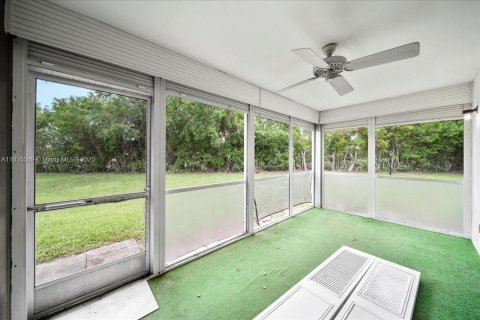 Condo in Lake Worth, Florida, 2 bedrooms  № 1818504 - photo 9