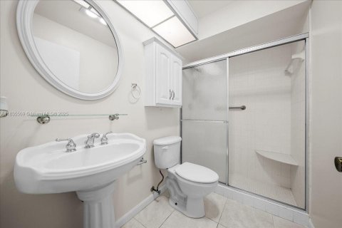 Condo in Lake Worth, Florida, 2 bedrooms  № 1818504 - photo 16