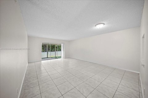 Condo in Lake Worth, Florida, 2 bedrooms  № 1818504 - photo 8