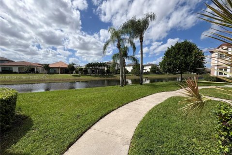 Снять в аренду кондоминиум в Пемброк-Пайнс, Флорида 2 спальни, 96.34м2, № 1954682 - фото 21