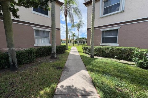 Снять в аренду кондоминиум в Пемброк-Пайнс, Флорида 2 спальни, 96.34м2, № 1954682 - фото 20