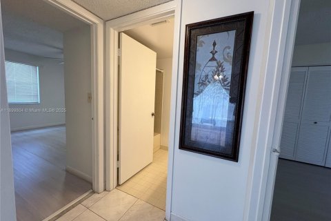 Снять в аренду кондоминиум в Пемброк-Пайнс, Флорида 2 спальни, 96.34м2, № 1954682 - фото 13