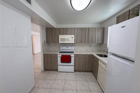 Снять в аренду кондоминиум в Пемброк-Пайнс, Флорида 2 спальни, 96.34м2, № 1954682 - фото 10