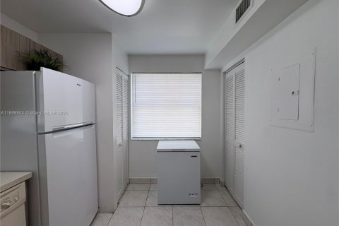 Снять в аренду кондоминиум в Пемброк-Пайнс, Флорида 2 спальни, 96.34м2, № 1954682 - фото 12