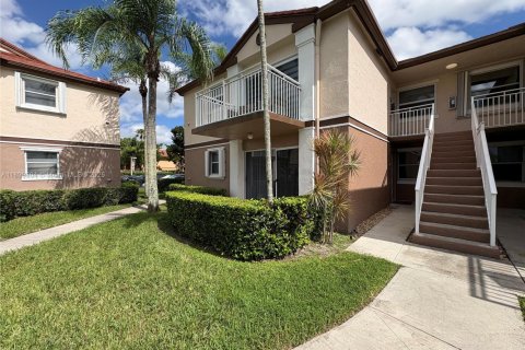 Снять в аренду кондоминиум в Пемброк-Пайнс, Флорида 2 спальни, 96.34м2, № 1954682 - фото 1