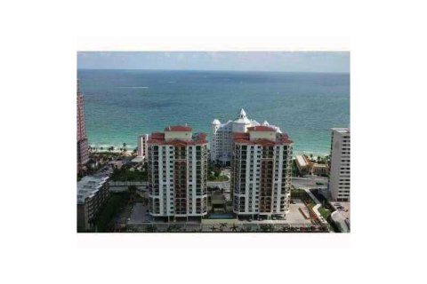 Condominio en alquiler en Fort Lauderdale, Florida, 3 dormitorios, 117.8 m2 № 1175006 - foto 1