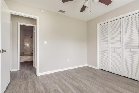 House in Brandon, Florida 3 bedrooms, 110.55 sq.m. № 1743362 - photo 12