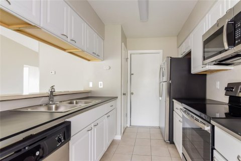 House in Brandon, Florida 3 bedrooms, 110.55 sq.m. № 1743362 - photo 6