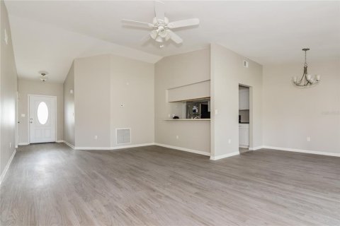 House in Brandon, Florida 3 bedrooms, 110.55 sq.m. № 1743362 - photo 4