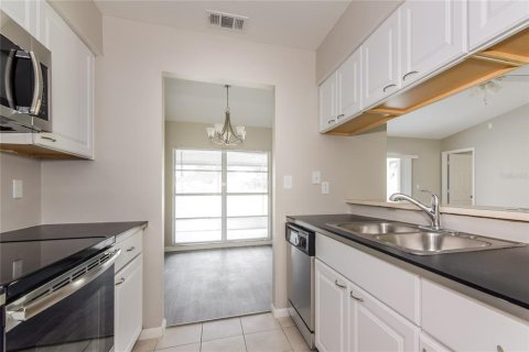 House in Brandon, Florida 3 bedrooms, 110.55 sq.m. № 1743362 - photo 7