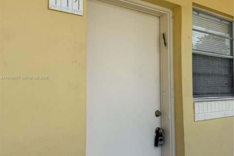 Кондоминиум с 1 спальней в Авентура, Флорида № 1998812