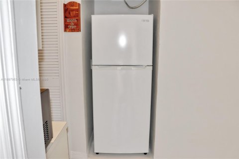 Commercial property in Miami, Florida 1 bedroom, 18.58 sq.m. № 1949399 - photo 9