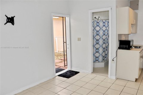 Commercial property in Miami, Florida 1 bedroom, 18.58 sq.m. № 1949399 - photo 3