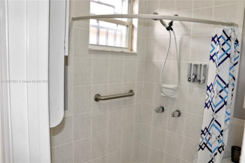 Commercial property in Miami, Florida 1 bedroom, 18.58 sq.m. № 1949399 - photo 6