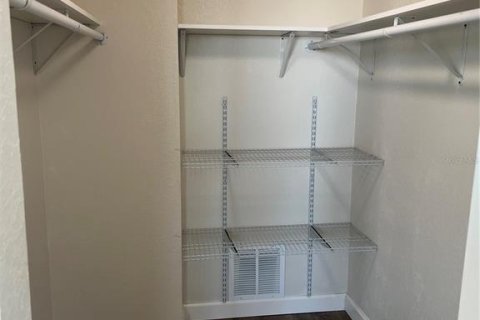 Condo in Saint Petersburg, Florida, 2 bedrooms № 2214701 - photo 3