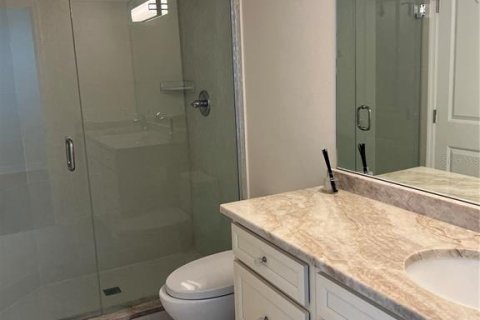 Condo in Saint Petersburg, Florida, 2 bedrooms № 2214701 - photo 7
