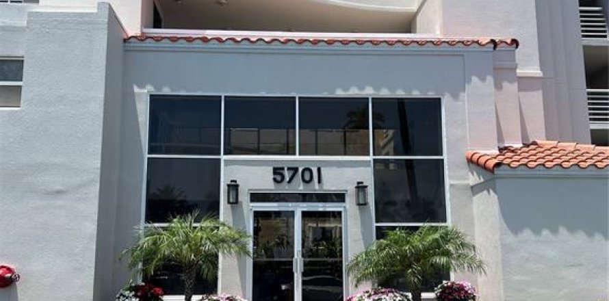 Condo in Saint Petersburg, Florida, 2 bedrooms № 2214701