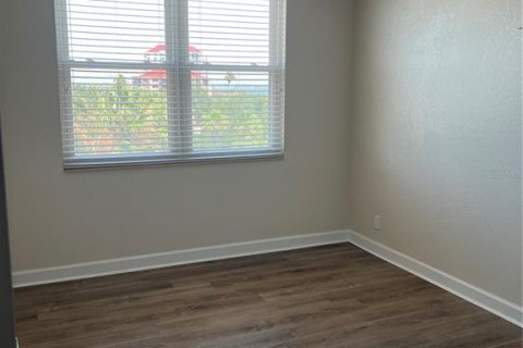 Condo in Saint Petersburg, Florida, 2 bedrooms № 2214701 - photo 11