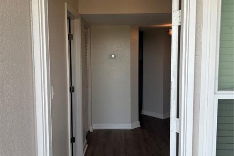 Condo in Saint Petersburg, Florida, 2 bedrooms № 2214701 - photo 4