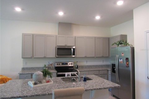 Townhouse in Howey-in-the-Hills, Florida 3 bedrooms, 154.22 sq.m. № 1841800 - photo 3