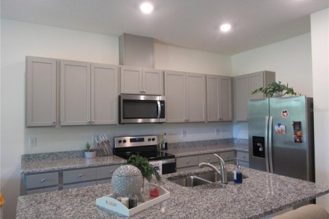 Townhouse in Howey-in-the-Hills, Florida 3 bedrooms, 154.22 sq.m. № 1841800 - photo 2