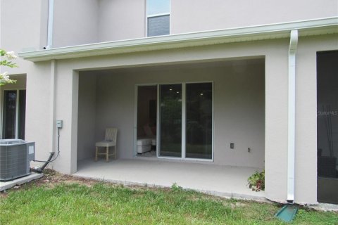 Townhouse in Howey-in-the-Hills, Florida 3 bedrooms, 154.22 sq.m. № 1841800 - photo 11