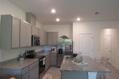 Townhouse in Howey-in-the-Hills, Florida 3 bedrooms, 154.22 sq.m. № 1841800 - photo 4