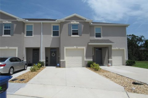 Townhouse in Howey-in-the-Hills, Florida 3 bedrooms, 154.22 sq.m. № 1841800 - photo 1