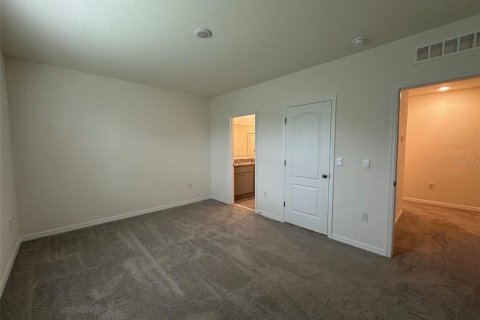 Townhouse in Howey-in-the-Hills, Florida 3 bedrooms, 154.22 sq.m. № 1841800 - photo 16